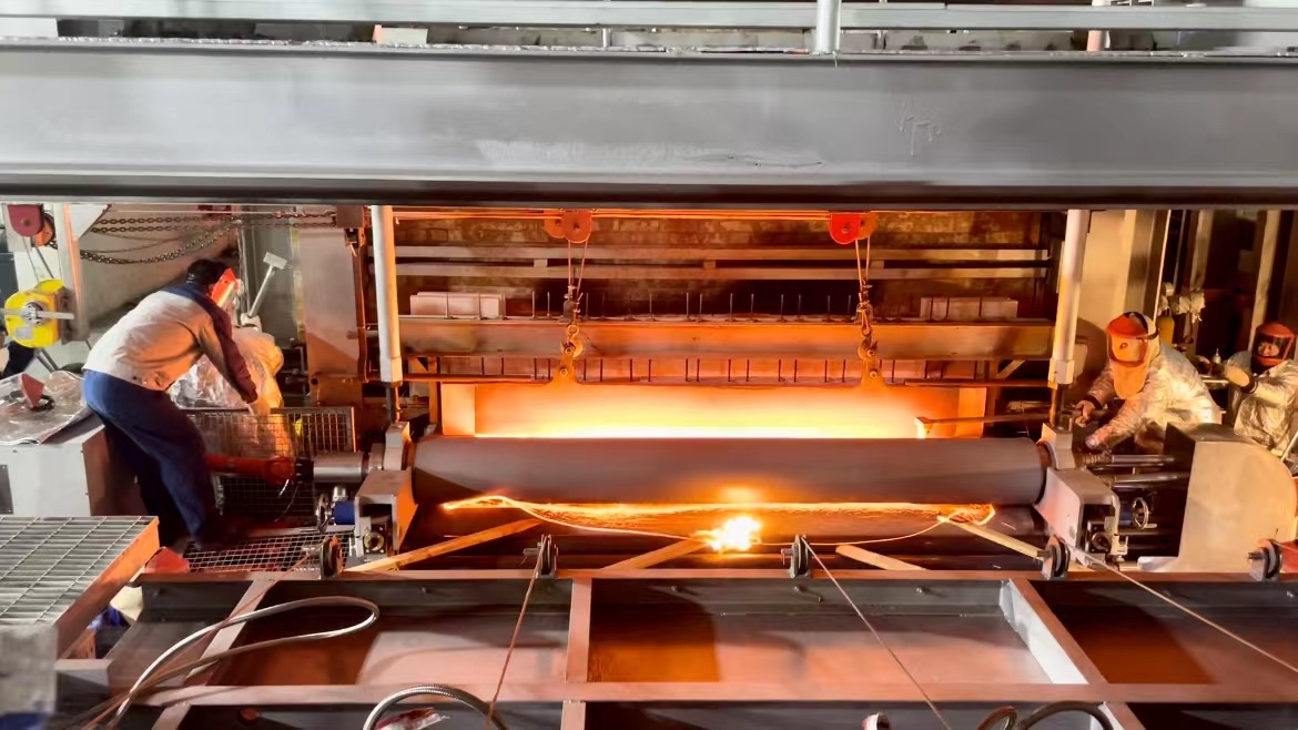 焦作jdpay钱包新材料有限公司玻璃生产线引头子成功