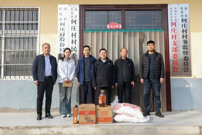 jdpay钱包高科到“第一书记”驻村点开展重阳节慰问活动